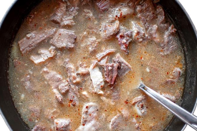 Kelle paça çorbası, bağışıklığı güçlendirici etkisiyle biliniyor. Kış aylarının vazgeçilmez lezzetlerinden biri olan paça çorbası içeriğinde yer alan kolajen, kalsiyum ve magnezyum kemik gelişimine destek olur ve kırık kemiklerin iyileşmesine yardımcı olur. Aynı zamanda eklem ağrılarını hafifletme etkisi de vardır.    Soğuk kış aylarının vazgeçilmez yiyeceği olan paçanın bağışıklık sistemini güçlendirip soğuk algınlığına iyi geldiği gibi cildi de güzelleştirdiği belirtildi.