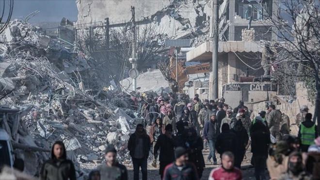 6 Şubat Kahramanmaraş depremlerinin 2'inci yılı.    İki yıldır çöken binalara ilişkin davalar sürüyor.    Kolonların kesilmesi, yönetmeliğe ve projelere uyulmaması, kaçak kat çıkılması yıkım getirdi.    6 Şubat'ta binlerce kişiye mezar olan binalarla ilgili davalarda, yapım aşamasındaki kusurlar öne çıktı.