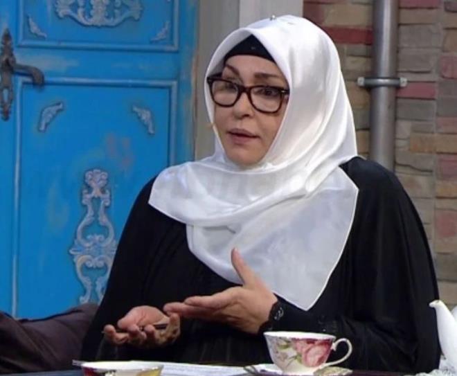 Necla Nazır, kızı Tuğçe Tayfur'un babası Ferdi Tayfur'un cenazesinde yaşadığı tartışma sonrası sık sık gündeme geldi. Baba ve kızı gerilime dahil olan Necla Nazır dün hastanede görüntülendi.