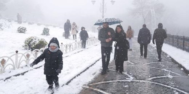 Kar kapıya dayandı: Uçuş iptalleri de başladı