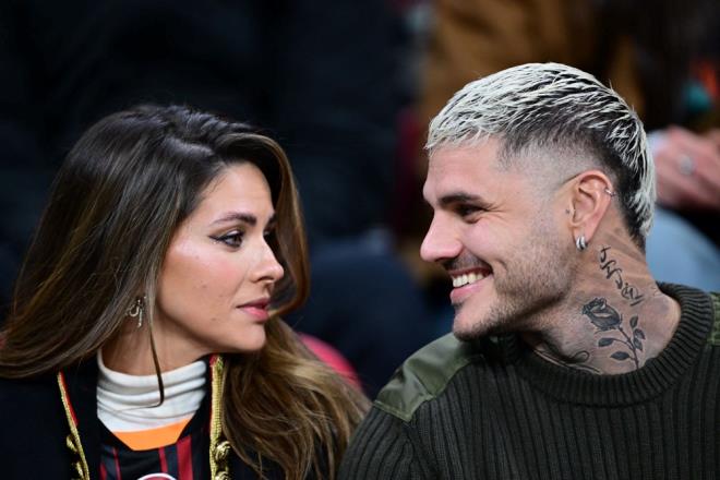 Sakatlığı nedeniyle sezonu kapatan Galatasaray'ın yıldızı Mauro Icardi, derbi ülkesi Arjantin'den İstanbul'a gelerek derbide takımına destek verdi.