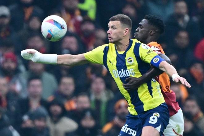 Şampiyonluk yarışındaki Galatasaray'ın oranı yüzde 77.2, Fenerbahçe'nin oranı ise yüzde 22.8 olarak hesaplandı.