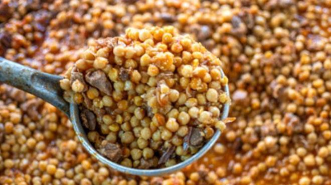Nohut<p>    Bitkisel proteinlerin gözdesi olan nohut, sahurda tercih edebileceğiniz bir besin olabilir. Klasik sahur öğünlerinden sıkıldıysanız nefis bir nohutlu salata hazırlayabilirsiniz. Kilo verme sürecindeyseniz sağlıklı bir eşlikçi olacaktır. Özellikle nohut salatası veya humus gibi pratik tariflerle sahurda tüketebilirsiniz.