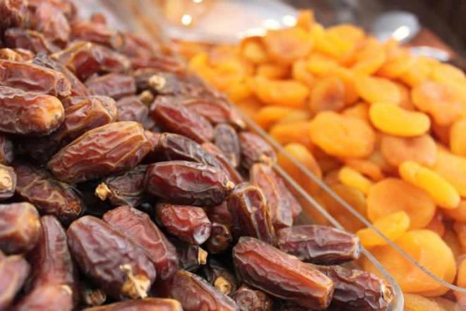 Hurmanın içerisinde yer alan potasyum, kalsiyum ve magnezyum ile kemikler güçlenir. Uzmanlar hurmanın kemikleri güçlendirdiği ve limonla birlikte tüketiminde kemik erimesine karşı kalkan olduğunu belirtiyor.