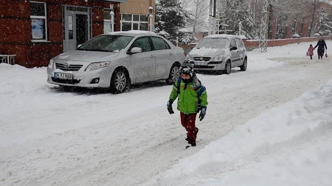 ORDU'DA OKULLARDA KAR TATİLİ VAR MI?    Ordu'nun bazı ilçelerinde olumsuz hava koşulları dolayısıyla eğitime ara verildi.    Valilikten yapılan açıklamada, kentin iç kesimlerinde karın etkisini sürdürdüğü belirtildi.    Açıklamada, Aybastı, Çatalpınar, Çaybaşı, Gölköy, Gürgentepe, Kabadüz, Korgan, Kumru ve Ulubey ilçelerindeki tüm okullarda, Akkuş, Altınordu, Çamaş, Fatsa, İkizce, Mesudiye, Ünye ile Perşembe ilçelerinde ise bazı okullarda 1 gün eğitime ara verildiği kaydedildi.