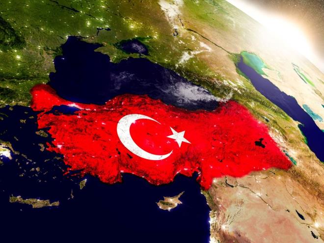 Seyahat planlarken ilk dikkat edilmesi gereken konulardan biri vize prosedürleri. Vize masrafı, zaman kaybı ve belge hazırlığı gibi işlemler seyahat hevesini kırabiliyor. Bu yüzden vizesiz gidilebilen ülkeler, hem tatilciler hem de sık seyahat eden iş insanları için büyük avantaj sağlıyor.