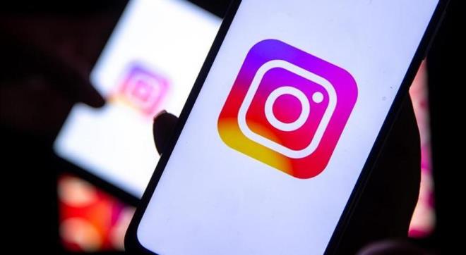 Instagram platformunda, 16 yaş altı kullanıcıların ebeveyn izni olmadan "canlı yayın" özelliğini kullanamayacağı ve özel mesajlarda "otomatik bulanıklaştırma" özelliğini kapatamayacağı belirtildi.