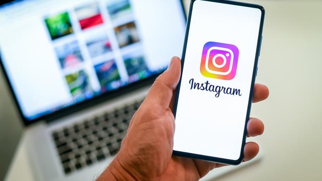 Amerikan teknoloji şirketi Meta, Instagram platformundaki "Teen Accounts'a (Genç Hesapları)" ilişkin yenilikleri açıkladı. Açıklamada, 16 yaş altı kullanıcıların ebeveyn izni olmadan "canlı yayın" özelliğini kullanamayacağı ve özel mesajlarda "otomatik bulanıklaştırma" özelliğini kapatamayacağı bildirildi.