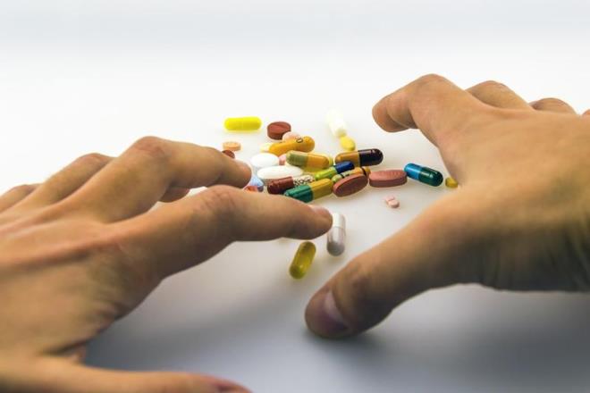 Takviye Ürünlerin Aşırı Kullanımı:<p>      "Doğal" etiketiyle satılan her şey güvenli değil. Fazla D vitamini veya demir zararlı olabilir