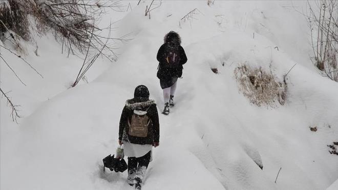 KASTAMONU'DA OKULLAR TATİL Mİ?      Kastamonu?da kar yağışı ve buzlanma nedeniyle Şenpazar ve Devrekani ilçelerinde taşımalı eğitime, Pınarbaşı ilçesinde ise tüm eğitim kurumlarında eğitime bir gün süreyle ara verildi.