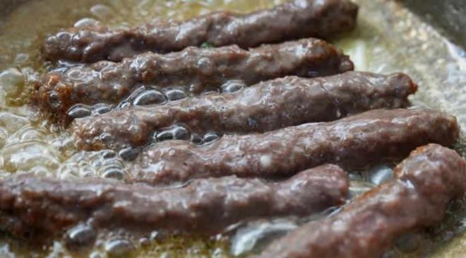 Katkı maddesi kullanılmaması ve tereyağı ile pişirilmesi, bu yerel lezzetin tadını katlıyor.