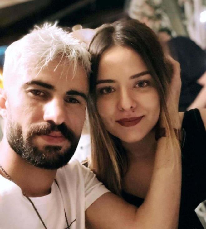 şsiz olan Serdar Karamus, boşanma aşamasındaki eşi, tekstil firması çalışanı Gözde Karamus'un önünü kesti. Bir süre sonra Serdar Karamus, tabancayla dört el ateş edip, eşini sırtı ve başından vurdu.    Karamus, ardından aynı tabancayı çenesinin altına dayayıp, bir kez daha tetiğe bastı. Gözde Karamus öldü, yaralanan Serdar Karamus tedavisinin ardından gözaltına alınıp, tutuklandı.