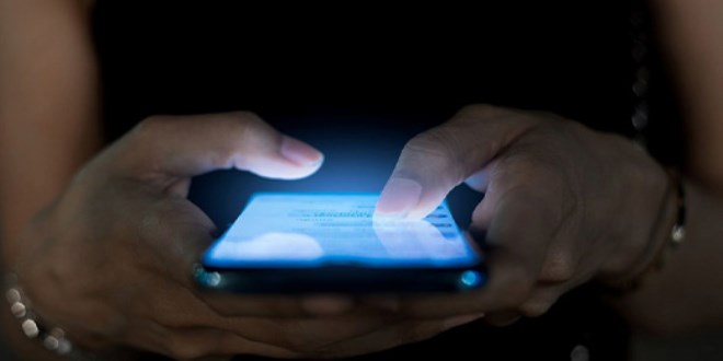 Psikologlara göre narsisizmin işareti telefon alışkanlığı