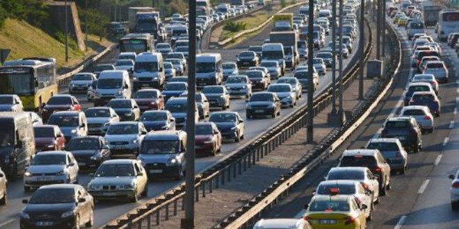 Yollarda bayram trafiği artıyor