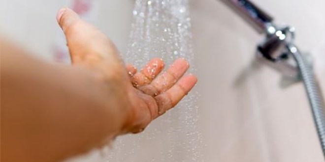 Duş sonrası yapılan en yaygın hata: Saç dökülmesine neden oluyor