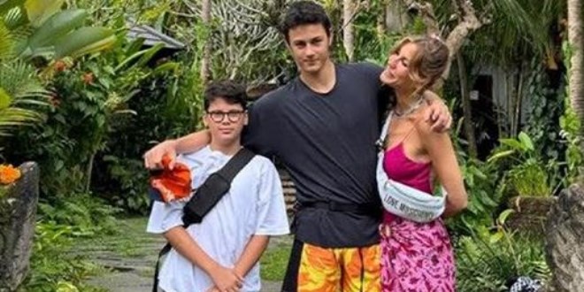 Çağla Şıkel ile oğulları Bali'nin tadını çıkarıyor