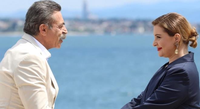 Kral dairesine yerleşen Kaan'ın gelişi, otelde büyük bir etki yaratır. Otelde bir yanlış anlamayla tanışan Nilüfer ve Kaan için hiçbir şey eskisi gibi olmayacaktır.