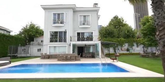 3 katlı lüks villasıyla gündem oldu