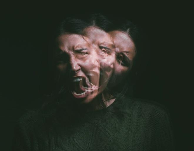 Yapılan detaylı analizlerde, psikopatların kendi çıkarlarına yönelik hedeflere aşırı odaklanıp, başkalarının duygularını göz ardı ettikleri belirlendi.    Ayrıca, dil ve kelime anlamlandırmayla ilgili bölgeler arasında da alışılmadık bağlantılar bulundu. Psikopatların manipülasyona yatkın olması, beyin yapılarının stratejik ve kontrol odaklı iletişim kurmaya yönelik olabileceğini düşündürüyor.