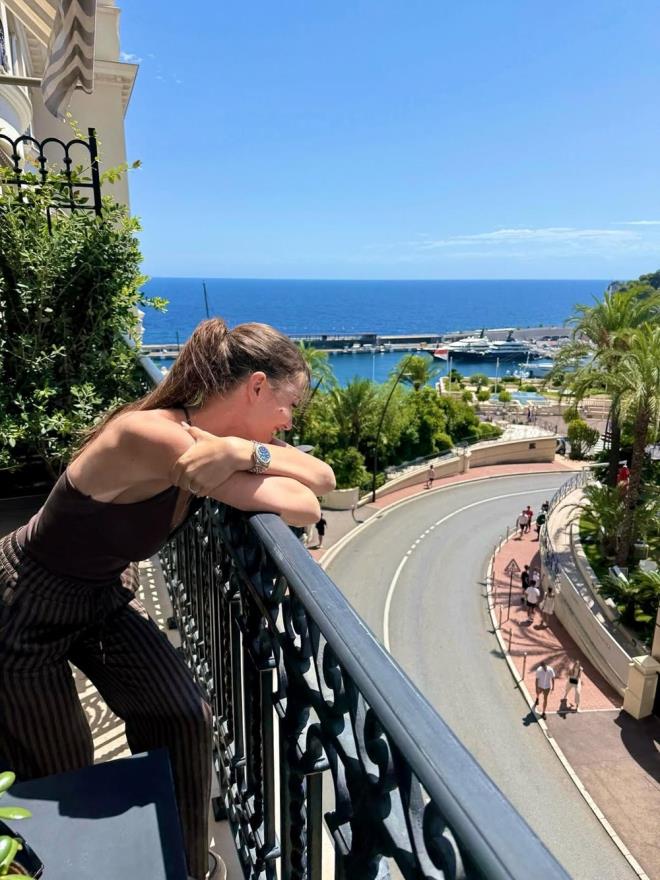 Fahriye Evcen'in paylaşımına kısa sürede binlerce beğeni ve "Çok güzelsin", "Maşallah" gibi yorumlar geldi.