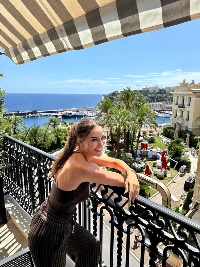 Birkaç gün önce Burak Özçivit ile Monaco'ya giden Fahriye Evcen, burada çekilen fotoğraflarını takipçileriyle paylaştı.