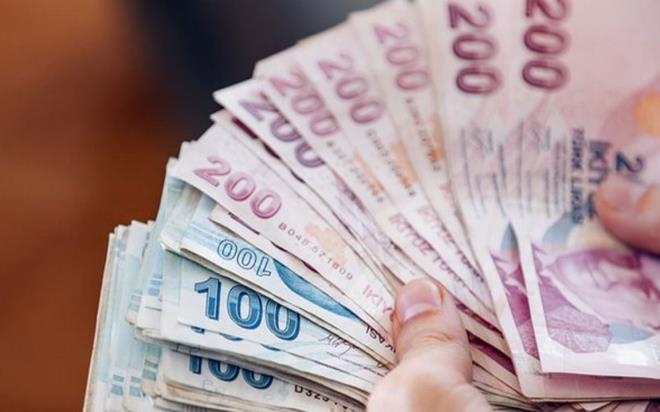 Memurların maaş ve emekli ikramiyesini yükseltecek olan 3600 ek gösterge düzenlemesi hayata geçmedi. Seçim sonrasında yürürlüğe girmesi beklenen düzenlemeden herhangi bir ses gelmezken SGK Eski Başmüfettişi İsa Karakaş, Ankara'dan aldığı kulis bilgisini açıkladı. Peki, 3600 ek gösterge ne zaman hayata geçecek? İşte detaylar...