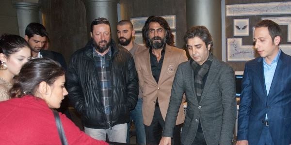 Vadi 200. bölümü pasta keserek kutladı