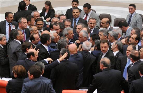 <p>KAMER GENÇ (Devamla) - Bakın, Fatma Şahin kendi Bakanlığıyla ilgili yönetmelikler     çıkarmış, orada "Türk" kelimesini çıkarmış, "Atatürk" kelimesini     çıkarmış. (AK PARTİ sıralarından gürültüler) Şimdi bunlar, hepsi ne demektir?     Atatürk'e karşı özel bir kin niye kusuyorsunuz diyorum o zaman? </p>  <p>(Mikrofon otomatik cihaz tarafından kapatıldı) </p>  <p>BAŞKAN - Evet, teşekkür ederim Sayın Genç. </p>