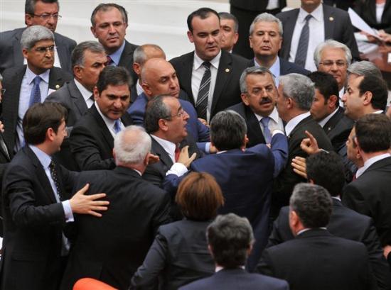 <p>RAMAZAN CAN (Kırıkkale) - Otur yerine! </p>  <p>MUHAMMET RIZA YALÇINKAYA (Bartın) - Ayıp ya, ayıp, ayıp, ayıp! </p>  <p>KAMER GENÇ (Devamla) - Ne bağırıyorsunuz? Ne bağırıyorsunuz? O zaman… </p>  <p>MUHAMMET RIZA YALÇINKAYA (Bartın) - Sen mi oturtacaksın adamı, sen mi oturtacaksın     Ramazan? </p>