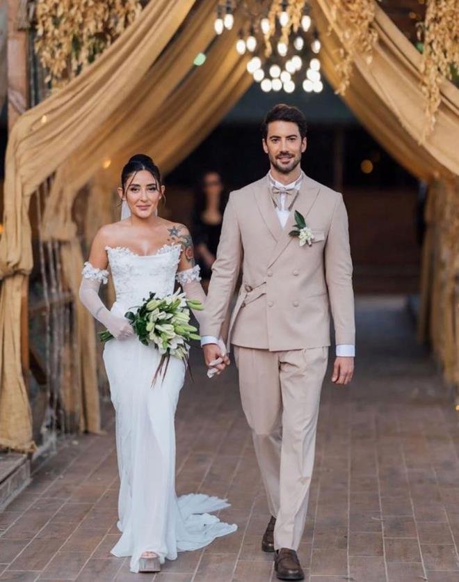 Mersin'de nikah masasına oturan ve daha önce de boşanma iddialarıyla gündeme gelen ünlü çift, 2 yıllık evliliklerini noktaladı.