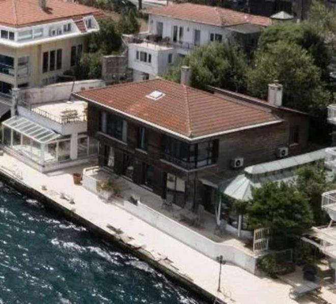 Baltalimanı Caddesi'ndeki yalısını satışa çıkaran Reha Muhtar, 20 milyon dolar istediği iddia edildi.