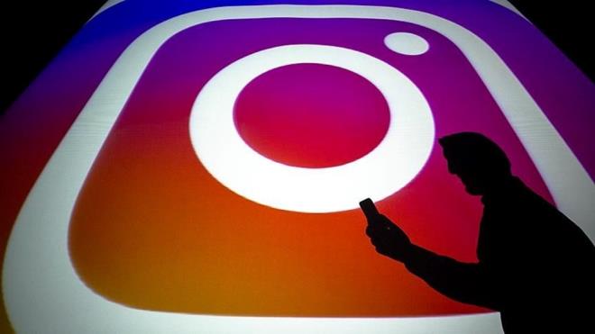 <p>Fotoğraf ve video paylaşımına yönelik bir sosyal medya platformu olan Instagram, 15 yaşında.</p>  <p>Uygulama, artık birçok kişinin telefona her uzandığında açmayı alışkanlık haline getirdiği uygulamalardan biri oldu.</p>  <p>Kevin Systrom ve Mike Krieger tarafından yalnızca fotoğraf paylaşımı amacıyla geliştirilen Instagram, 6 Ekim 2010'da Apple'ın uygulama mağazasında yayınlandı.</p>