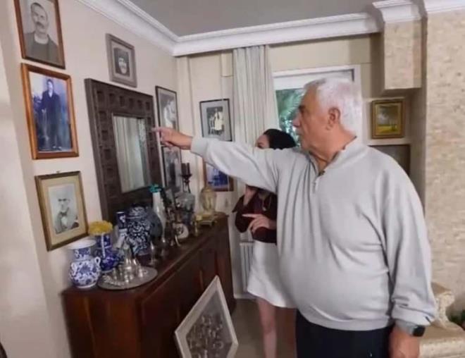 Ergün, evinin birçok alanında da hatıralarına yer vermiş. Aile büyüklerine ait fotoğraflarla kendi köşelerini yapmış.