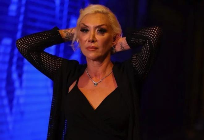 AVUKATTAN ?KAZARA DÜŞME? VURGUSU  <p>  Şarkıcı Güllü'nün avukatı, Adli Tıp Kurumu raporunun sonuçlarına ilişkin yaptığı değerlendirmede, raporda yer alan tüm bu bulguların, merhumenin yüksek alkol etkisi altında kazara bir düşme yaşadığı olasılığını güçlü bir şekilde desteklediğini ifade etti. Avukat, adli sürecin bu bulgular ışığında ilerleyeceğini kaydetti.