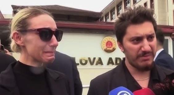 "O GÜN ANNEM ÇOK NEŞELİYDİ"<p>    Annesinin kameralarda tuvaletten çıktıktan sonra "O ne lan" şeklindeki ifadesini odada oldukları için duymadıklarını dile getiren Gülter, şunları kaydetti:  <p>  "Annemin tuvalete girdiğini zaten görmemiştik. Annem de odaya girer girmez oynamamıza eşlik etti. O gün annem çok neşeliydi. Beyin damarlarında genişleme ve daralma olduğunu biliyorum, bununla ilgili ozon tedavisi görmektedir, ancak annem alkol alınca normalin dışında hızlı yürür, o gün de ifademin başında da belirttiğim üzere şarap içmişti ve yine yürümesi dengesizleşmişti. Hatta salondayken de artık dengesizdi, yani alkolün etkisi başlamıştı. Annemin düşman olduğu ya da nefret ettiği kimse yoktu.