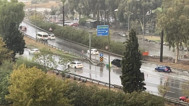 25 Ekim Cumartesi günü için de sağanak uyarısı yapıldı.