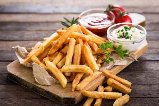 Bir aşçı, müşterinin ?patatesler çok kalın? demesine sinirlenip ultra ince ve çıtır dilimler kızarttı.  Böylece dünyanın en popüler atıştırmalığı doğdu.