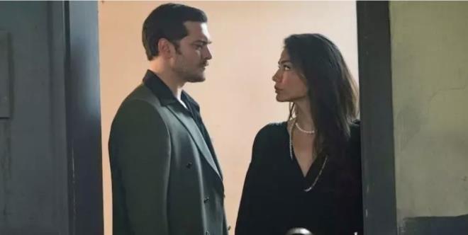 <strong>Bölüm başı maliyeti 26 milyon TL olan diziden Çağatay Ulusoy bölüm başı 3 milyon 250 bin TL, Demet Özdemir ise 2 milyon TL kazanıyor.</strong>