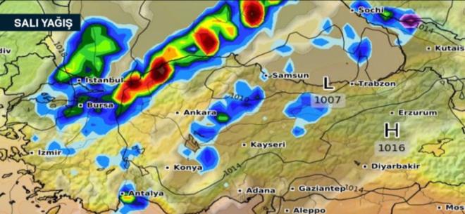 "ARAÇLARINIZI MEYİLLİ YERLERE ÇEKMEYİN"  <p>  Hava derece 7 derece birden düşecek. NTV Meteoroloji Editörü Dilek Çalışkan, İstanbulluları olası bir sele karşı dikkatli olmalarını istedi.  <p>  "Araçlarını meyilli olmayan yerlere çekmelerini öneriyorum." diyen Çalışkan, yağışın gece saatlerine doğru etkisin yitireceğini söyledi.
