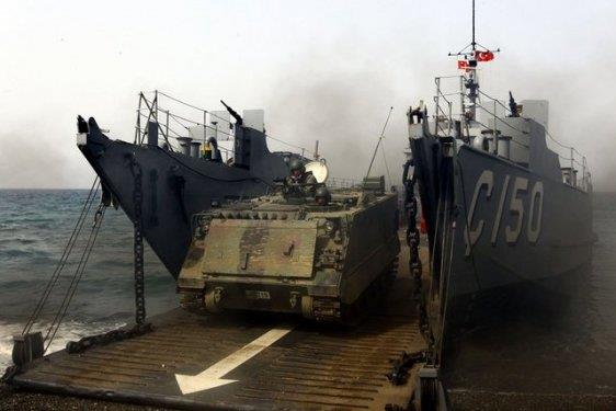 İzmir'in Seferihisar ilçesinde, 7 bin personel, 23 muhtelif gemi, 22 uçak ve 17 helikopterin katılımıyla Türkiye'nin en büyük müşterek tatbikatı yapıldı.