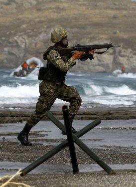 İzmir'in Seferihisar ilçesinde, 7 bin personel, 23 muhtelif gemi, 22 uçak ve 17 helikopterin katılımıyla Türkiye'nin en büyük müşterek tatbikatı yapıldı.