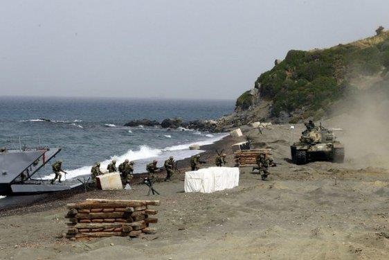 İzmir'in Seferihisar ilçesinde, 7 bin personel, 23 muhtelif gemi, 22 uçak ve 17 helikopterin katılımıyla Türkiye'nin en büyük müşterek tatbikatı yapıldı.