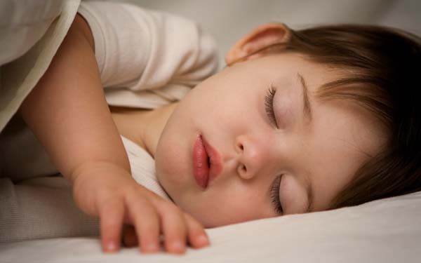 105 gün suda kalıyor. 26 yıl uyuyor. Ortalama 2 yıl telefonla konuşurak geçiyor.