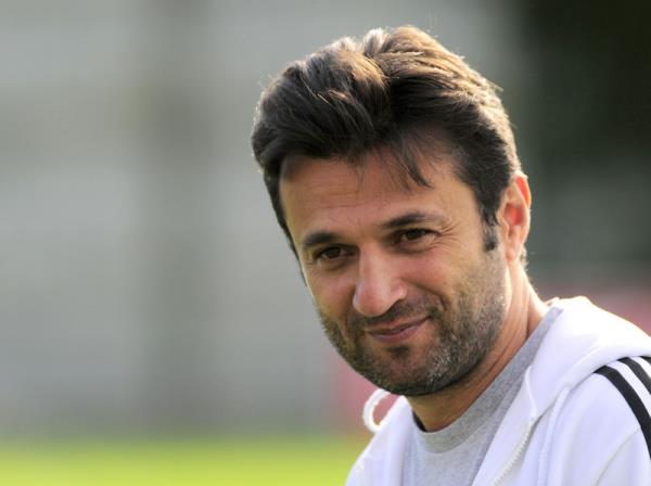 Devre arası Gaziantepspor teknik direktörlüğü görevine gelen ve 1 yılı opsiyonlu 1,5 yıllık sözleşme imzalayan Bülent Uygun'un, yeni sezon öncesi anlaşmaya varamayınca görevini bıraktı...