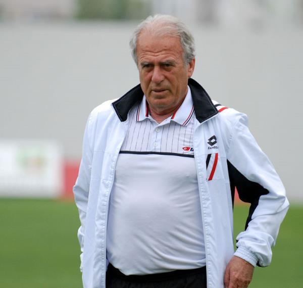 Ptt 1. Lig'de sezonu 2. sırada tamamlayarak Süper Lig'e yükselen Çaykur Rizespor teknik direktörü Mustafa Denizli sezon sonu görevi bıraktı