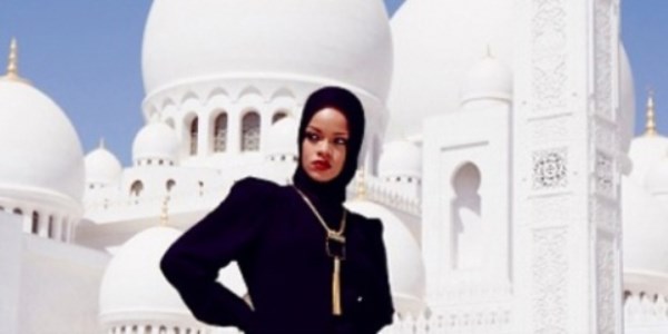 Rihanna başörtüsü taktı