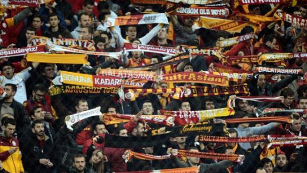 <p><b>1 - G.Saray-Olimpiakos (Atatürk Olimpiyat)</b></p>  31.07.2002   <p>79.414 kişi</p>