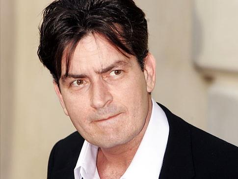 Sosyal Medya;     Oyuncu Charlie Sheen (USA) 1 ve 2 Mart 2011’de 25 saat 17 dakikada 1 milyon takipçi sayısına ulaşmıştır. O zaman Sheen büyük haber oldu ve Two and a Half Man dizisindeki kontratı feshedildi.