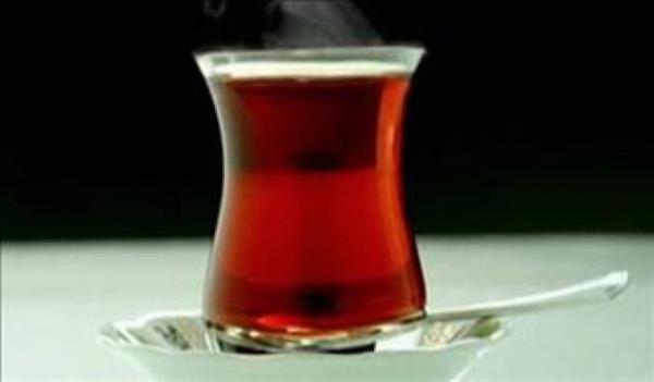 Çay içmeyin: Türk kültürünün en önemli alışkanlıklarından biri olan yemek üstüne çay içmek de sağlık açısından faydalı değildir.