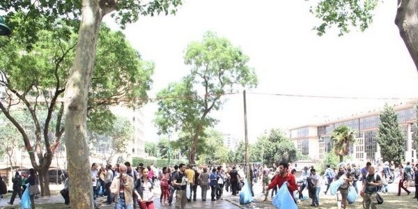 Gezi Parkı'nı onlar temizliyor